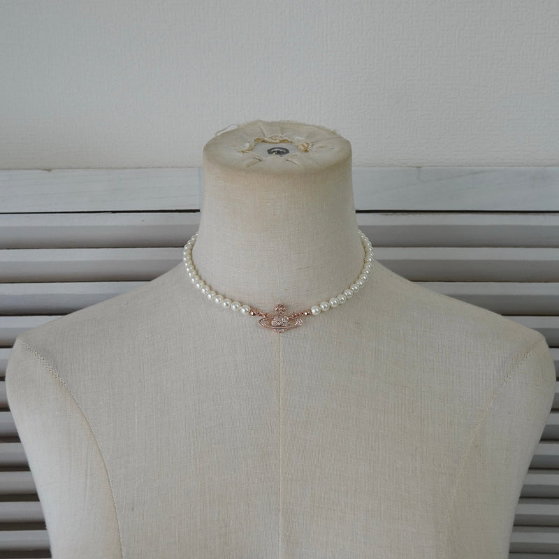 ヴィヴィアン ウエストウッド オーブ フェイクパール ラインストーン チョーカー ピンクゴールド - NEWSED