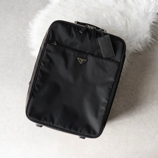 プラダ テスート ポコノ ナイロン / サフィアーノレザー トライアングルロゴ / キャリーバッグ ブラック - NEWSED