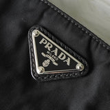 プラダ ポコノ テスートナイロン / サフィアーノレザー トライアングルロゴ ショルダーバッグ ブラック - NEWSED