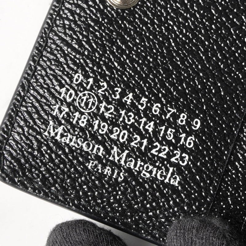 メゾン マルジェラ カレンダーロゴ レザー 二つ折り財布 コンパクトウォレット ブラック 箱付き - NEWSED