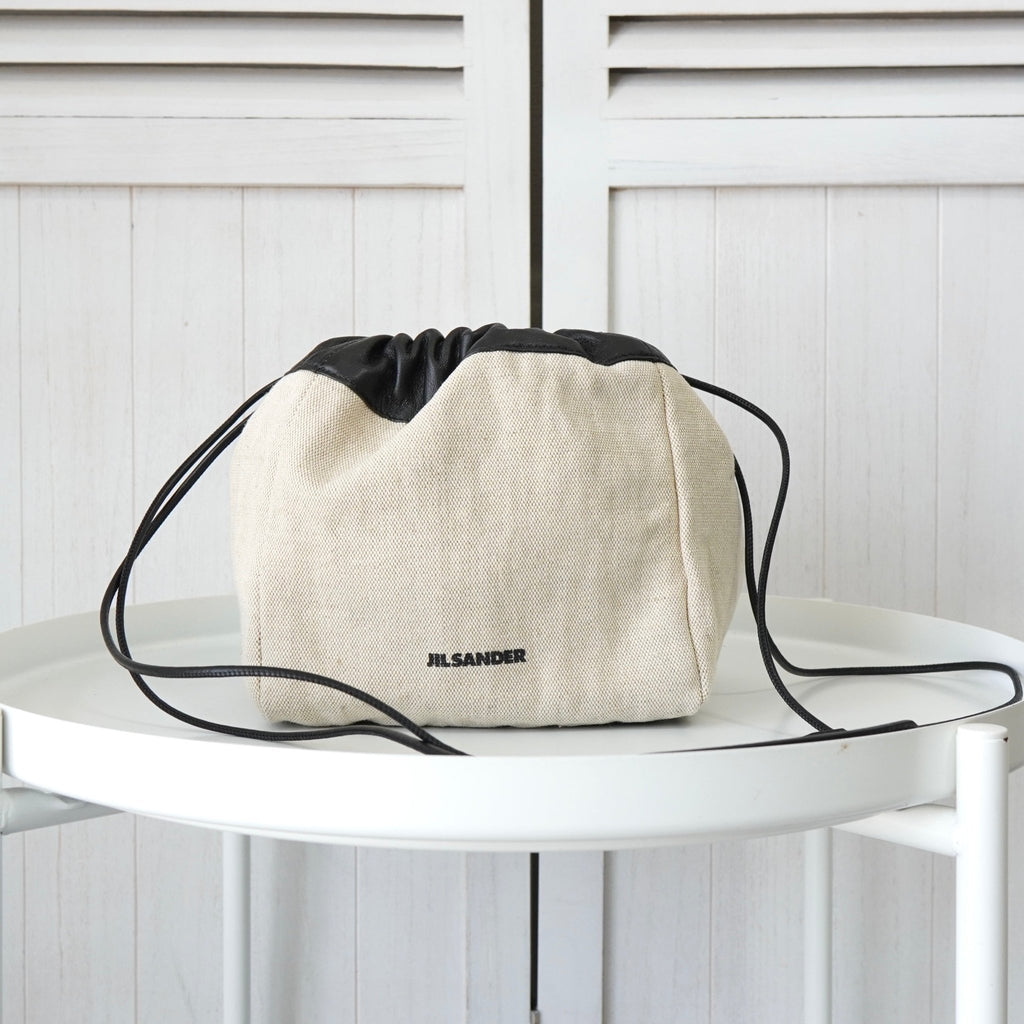 ジルサンダー ドローストリング キャンバス レザー 巾着型 ショルダーバッグ ポシェット アイボリー / ブラック