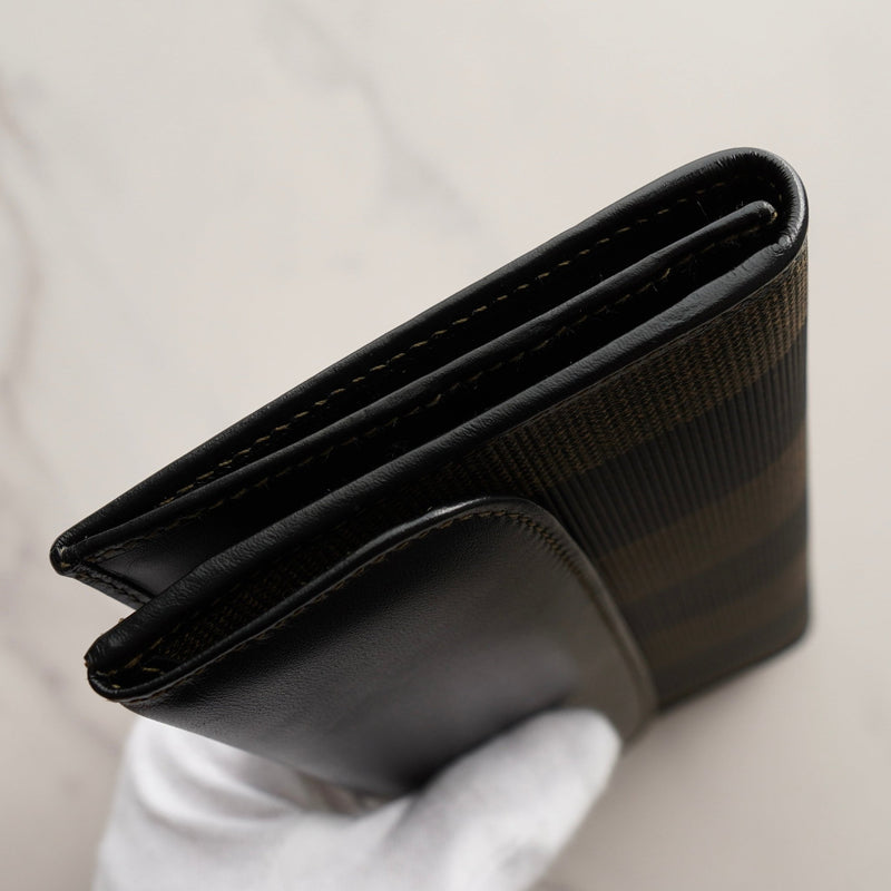 フェンディ ペカン PVC レザー 長財布 二つ折り財布 ブラウン / ブラック - NEWSED