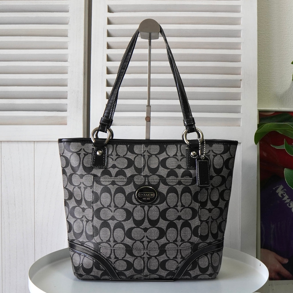 コーチ シグネチャー PVC トートバッグ ブラック F18917