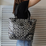 コーチ シグネチャー PVC トートバッグ ブラック F18917 - NEWSED