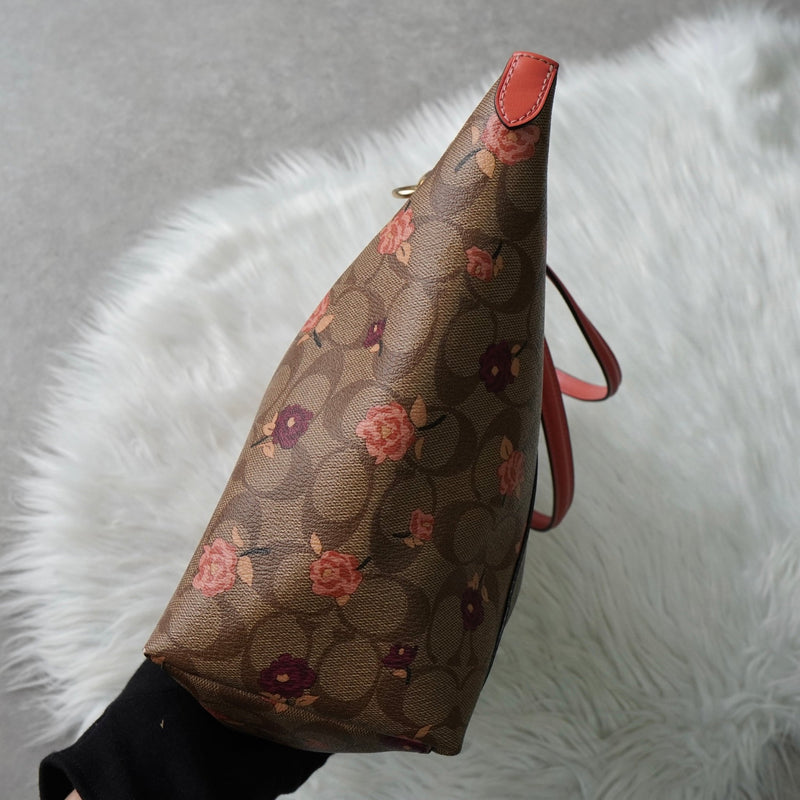 コーチ シグネチャー フラワー PVC トートバッグ ベージュ F66880 - NEWSED