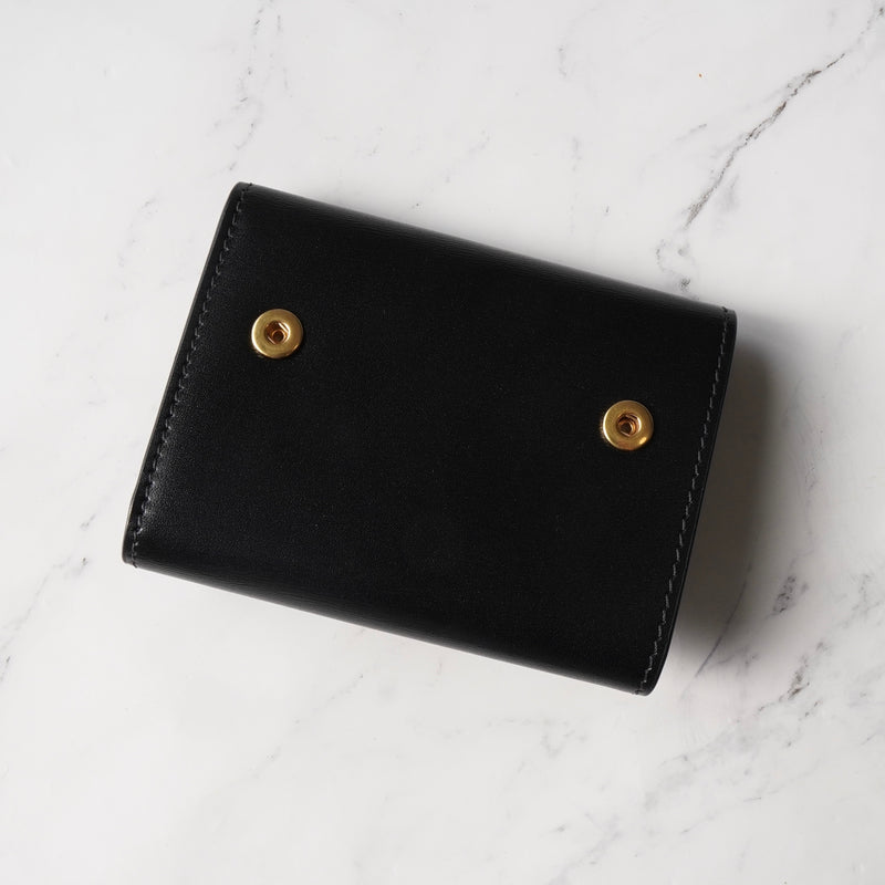 セリーヌ トリオンフ シャイニーカーフスキン コンパクトウォレット ブラック / ゴールド