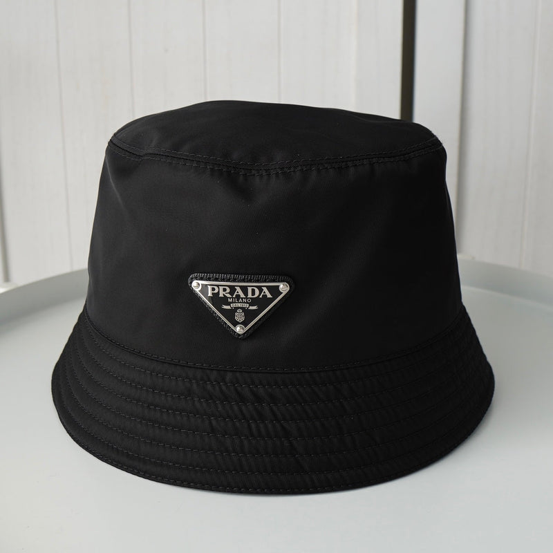 プラダ RE - NYLON ポコノ テスート ナイロン バケットハット 帽子 三角プレート トライアングルロゴ ブラック 保存袋付き - NEWSED