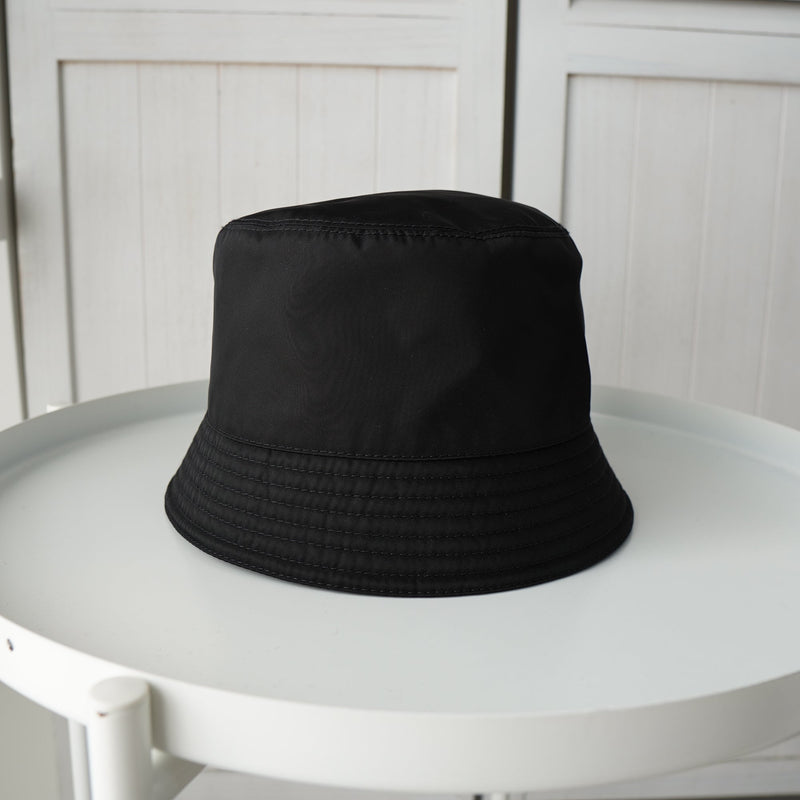 プラダ RE - NYLON ポコノ テスート ナイロン バケットハット 帽子 三角プレート トライアングルロゴ ブラック 保存袋付き - NEWSED