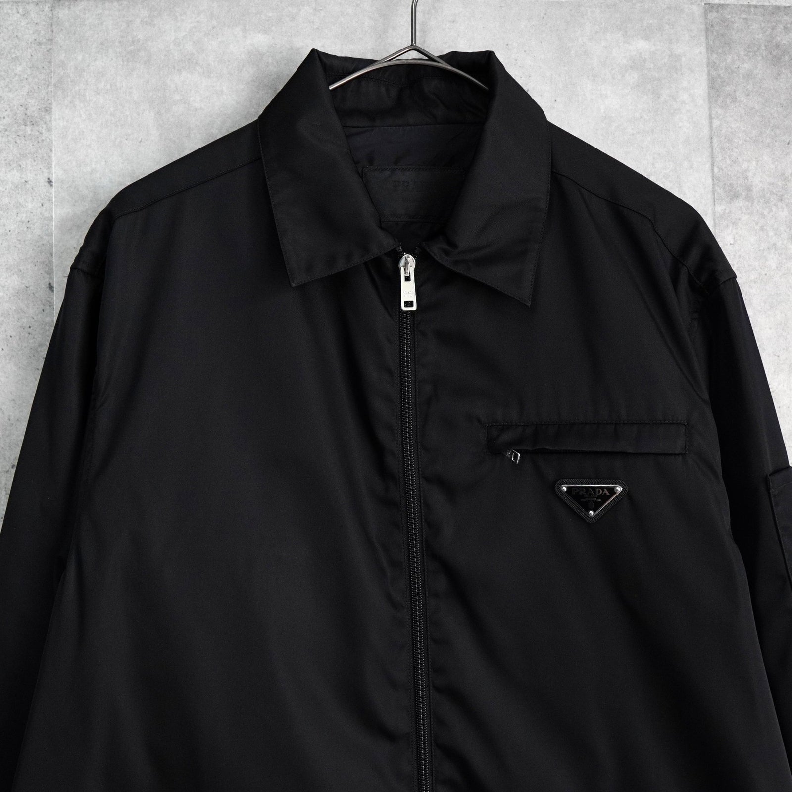 新品 プラダ ピケ トライアングル RE-NYLON 長袖シャツ 黒 L メンズ プラダ Re-Nylon トライアングルロゴ ナイロン シャツジャケット