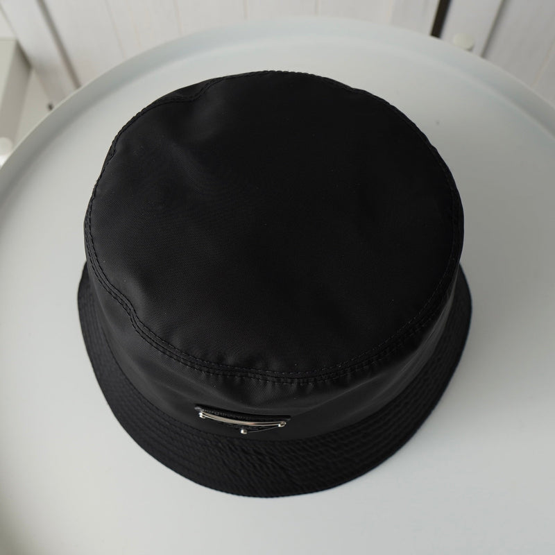 プラダ RE - NYLON ポコノ テスート ナイロン バケットハット 帽子 三角プレート トライアングルロゴ ブラック 保存袋付き - NEWSED