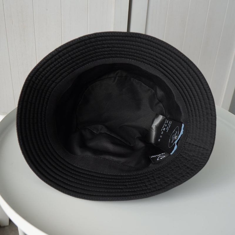 プラダ RE - NYLON ポコノ テスート ナイロン バケットハット 帽子 三角プレート トライアングルロゴ ブラック 保存袋付き - NEWSED