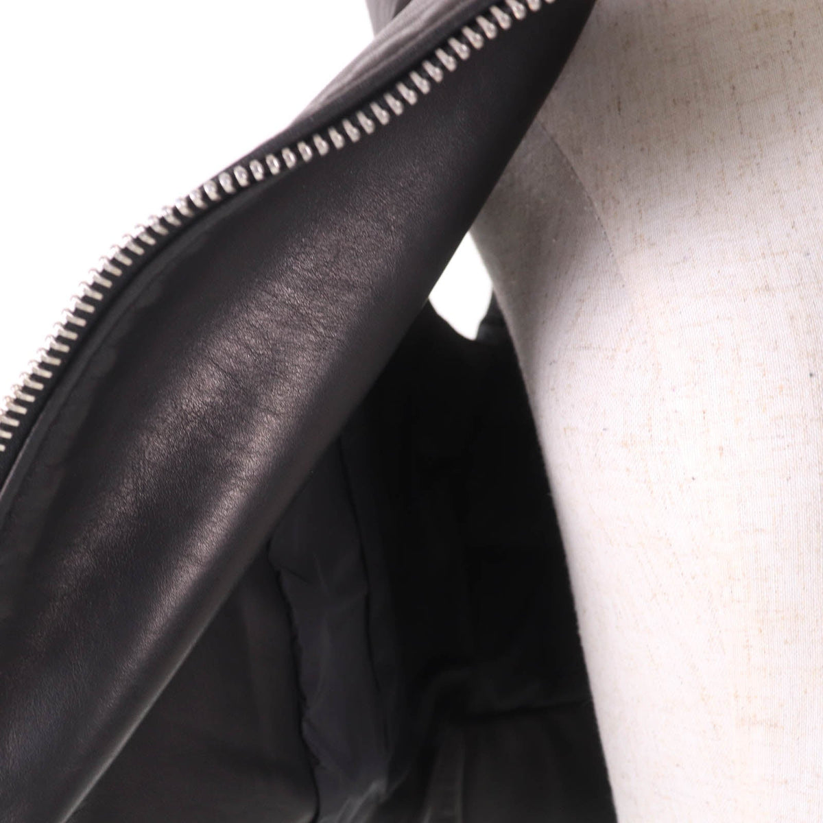 モンクレール RODEIA ロゴボタン付 ZIP UP レザーベスト ダウン ダウンベスト ブラック 0 レディース - NEWSED