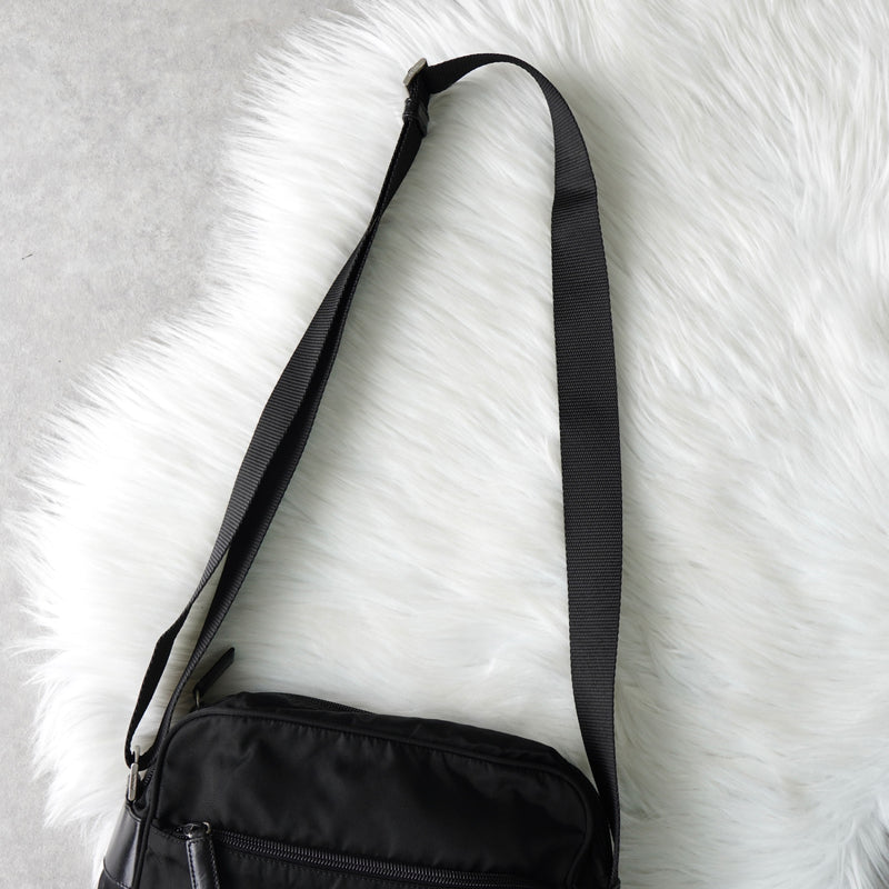 プラダ ナイロン ショルダーバッグ トライアングルロゴ ブラック