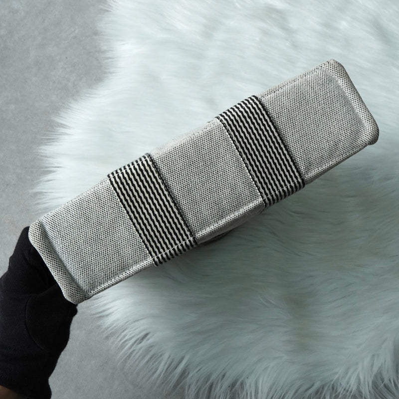 エルメス フールトゥPM キャンバス ハンドバッグ ホワイト / ブラック