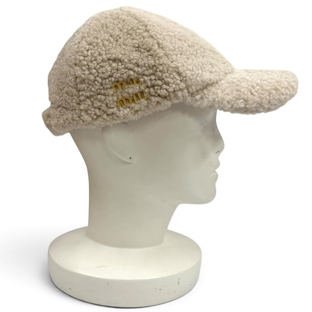 ミュウミュウ ロゴ金具 シープファー ボア キャップ 帽子 キャップ アイボリー S 57cm レディース - NEWSED