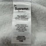 シュプリーム Satin Applique Hooded Sweatshirt バックロゴ プルオーバー パーカー グレー L メンズ - NEWSED