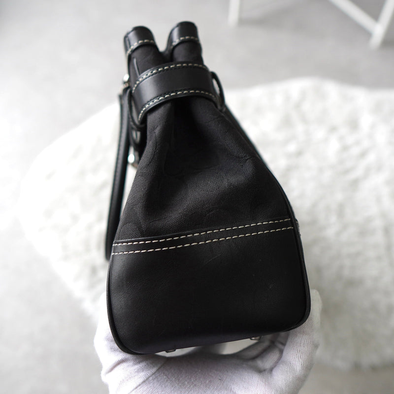 Signature Leather Tote Bag - NEWSED
