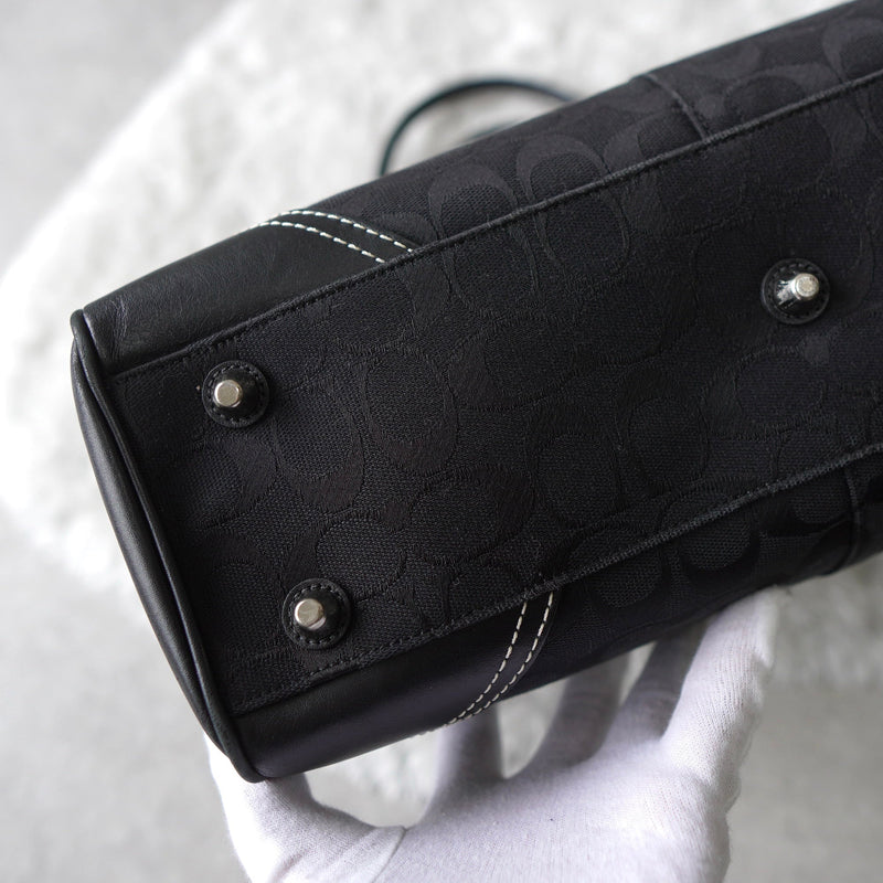 Signature Leather Tote Bag - NEWSED