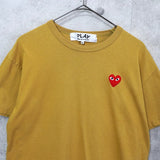 プレイ コムデギャルソン ハートロゴ Tシャツ マスタードイエロー - NEWSED