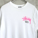 ステューシー プリント Tシャツ ホワイト × ピンク - NEWSED