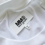 エムエムシックス メゾン マルジェラ ロゴ オーバーサイズ Tシャツ ホワイト - NEWSED