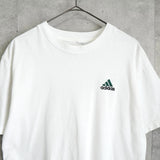 アディダス パフォーマンスロゴ刺繍 Tシャツ ホワイト - NEWSED