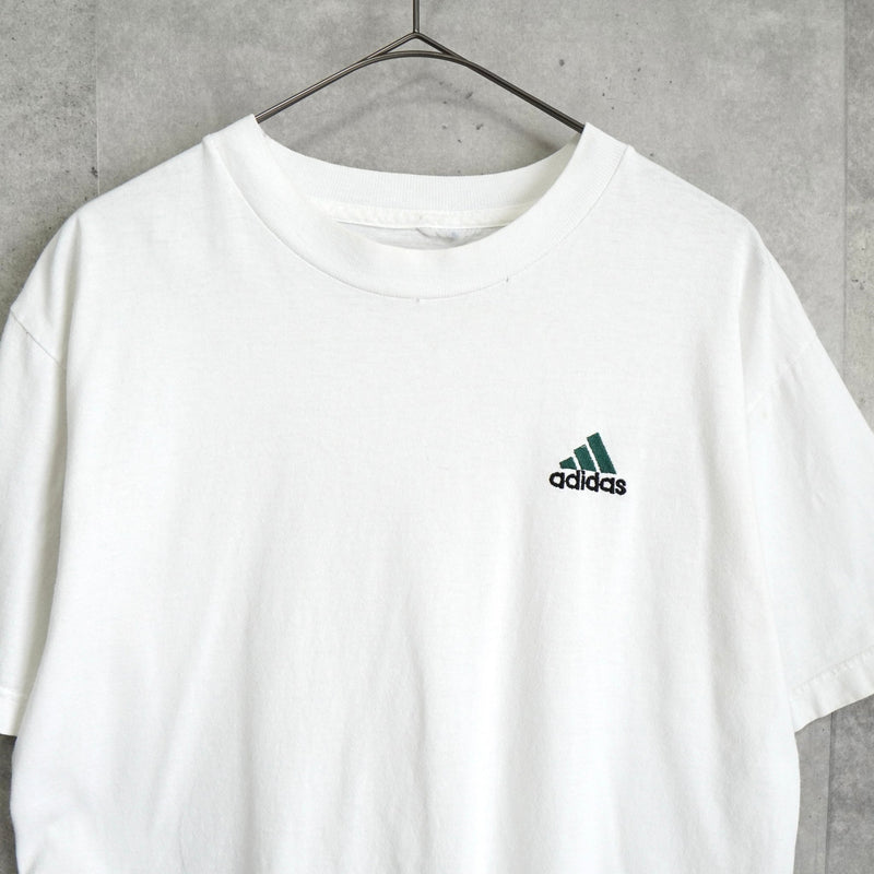 アディダス パフォーマンスロゴ刺繍 Tシャツ ホワイト - NEWSED