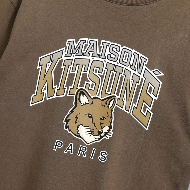 メゾンキツネ カレッジロゴ Tシャツ ブラウンカーキ - NEWSED