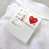 プレイ コムデギャルソン ハートロゴ Tシャツ ホワイト / ピンク - NEWSED