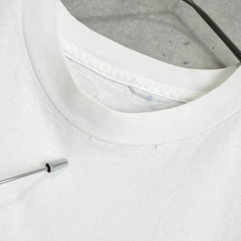 アディダス パフォーマンスロゴ刺繍 Tシャツ ホワイト - NEWSED
