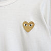 プレイ コム デ ギャルソン ワンポイント ハートロゴ Tシャツ ホワイト / ゴールド