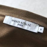 メゾンキツネ カレッジロゴ Tシャツ カーキ - NEWSED
