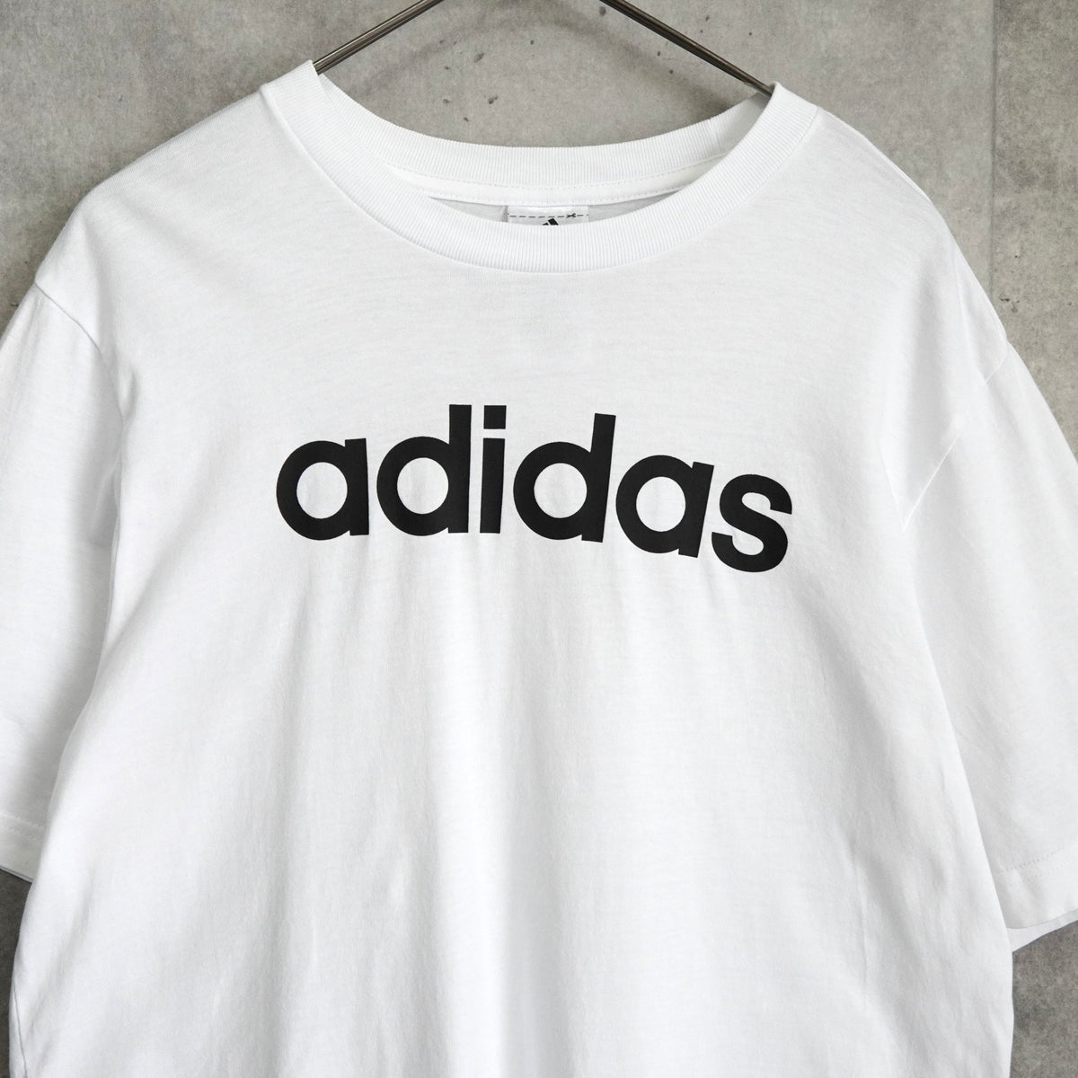 アディダス ロゴ Tシャツ ホワイト - NEWSED