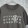 エムエムシックス メゾン マルジェラ カレンダーロゴ フェイクレイヤード Tシャツ カーキグレー レディース