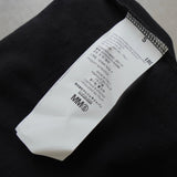 エムエムシックス メゾン マルジェラ ロゴ Tシャツ ブラック タグ付き未使用品 - NEWSED