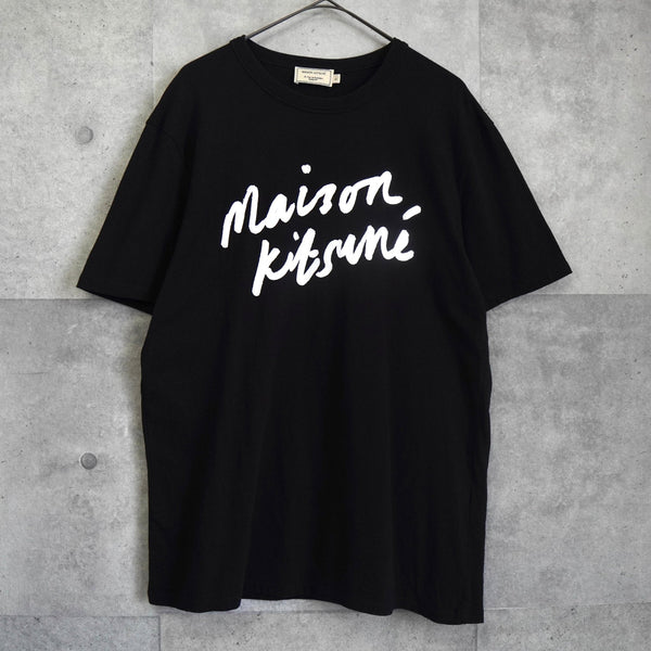 メゾンキツネ 筆記体ロゴ Tシャツ ブラック | ブランド古着を扱う