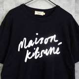 メゾンキツネ 筆記体ロゴ Tシャツ ブラック - NEWSED