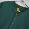 Carhartt 深绿色徽标口袋亨利领 T 恤