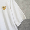 プレイ コム デ ギャルソン ワンポイント ハートロゴ Tシャツ ホワイト / ゴールド