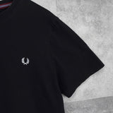 フレッドペリー ロゴ 刺繍 Tシャツ ブラック - NEWSED