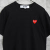 Play Comme des Garçons 心形徽标 T 恤（黑色/红色）