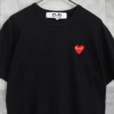 プレイ コムデギャルソン ハートロゴ Tシャツ ブラック / レッド - NEWSED