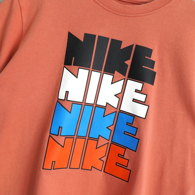 ナイキ ゴツナイキ ロゴ Tシャツ コーラルレッド - NEWSED