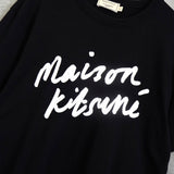メゾンキツネ 筆記体ロゴ Tシャツ ブラック - NEWSED
