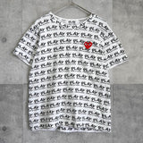 プレイ コムデギャルソン ハートロゴ 総柄 Tシャツ ホワイト - NEWSED