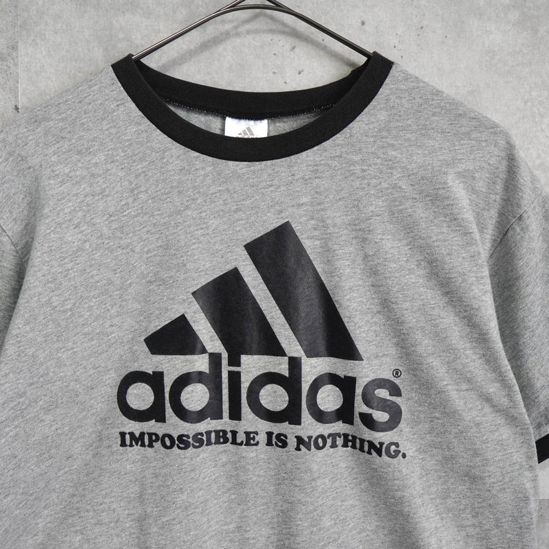 アディダス パフォーマンスロゴ リンガーTシャツ グレー / ブラック - NEWSED