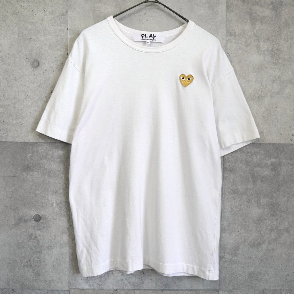 プレイ コム デ ギャルソン ワンポイント ハートロゴ Tシャツ ホワイト / ゴールド