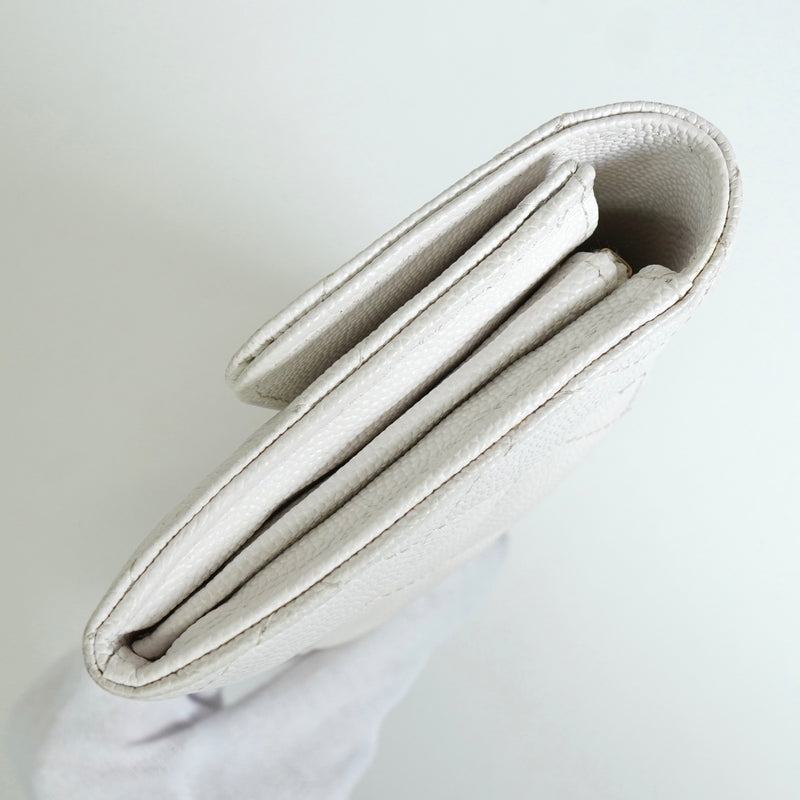 シャネル クラシック ココマーク マトラッセ キャビアスキン 長財布 ホワイト