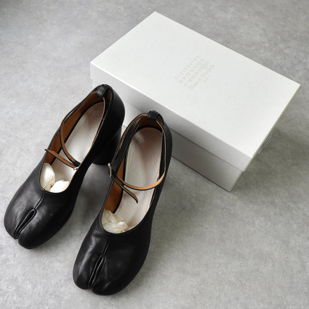 Maison Margiela tabi ankle strap leather heel pumps in black size 40