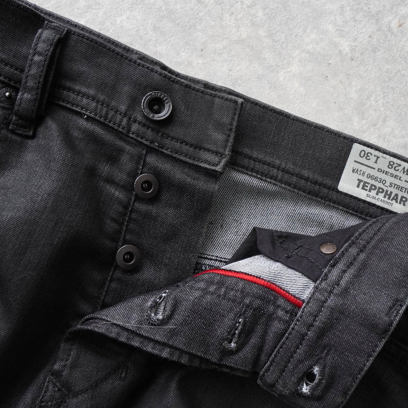 ディーゼル TEPPHAR ブラック コーティング ストレッチ デニム - NEWSED